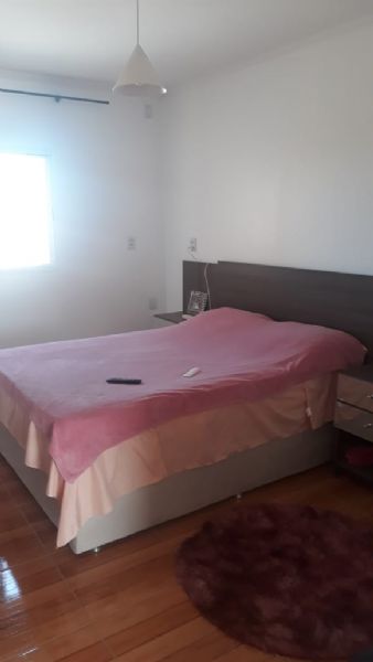 Casa com 2 quartos, 2 banheiros e 140m² à venda no bairro Laranjal, Pelotas