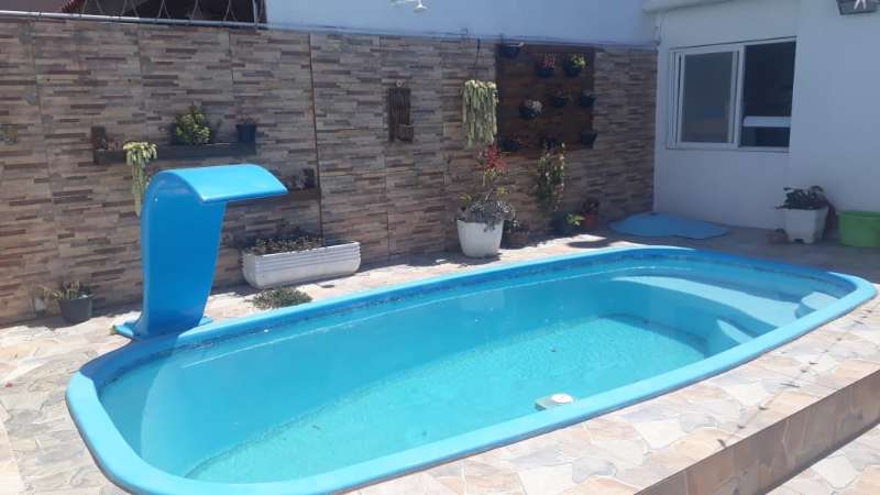 Sobrado com 2 quartos, 2 banheiros e 140m² à venda no bairro Laranjal, Pelotas