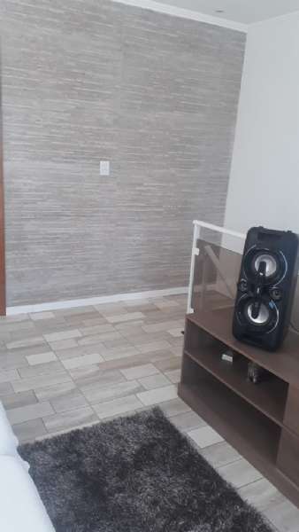Sobrado com 2 quartos, 2 banheiros e 140m² à venda no bairro Laranjal, Pelotas
