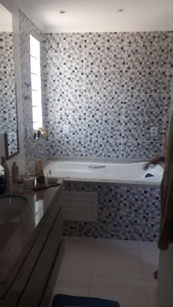 Sobrado com 2 quartos, 2 banheiros e 140m² à venda no bairro Laranjal, Pelotas