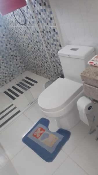 Sobrado com 2 quartos, 2 banheiros e 140m² à venda no bairro Laranjal, Pelotas