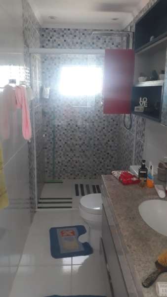 Sobrado com 2 quartos, 2 banheiros e 140m² à venda no bairro Laranjal, Pelotas