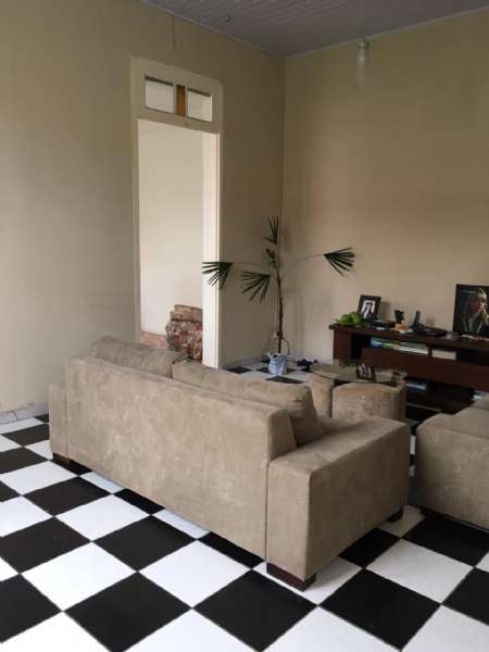 Casa com 5 quartos e 3 banheiros à venda no bairro Centro, Pelotas