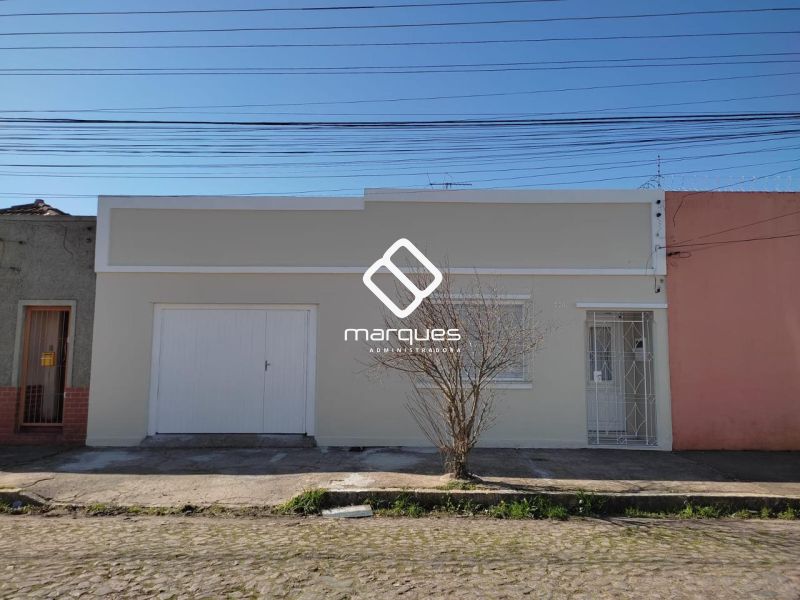 Casa com 3 quartos, 2 banheiros e 160m² à venda no bairro Centro, Pelotas