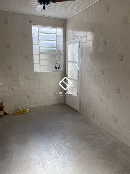 Casa com 3 quartos, 2 banheiros e 160m² à venda no bairro Centro, Pelotas