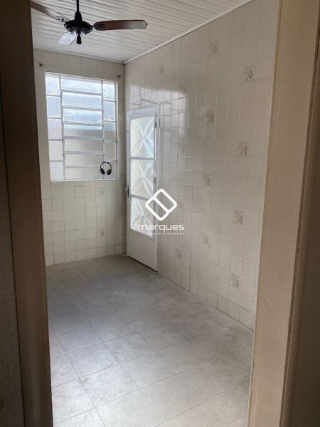 Casa com 3 quartos, 2 banheiros e 160m² à venda no bairro Centro, Pelotas