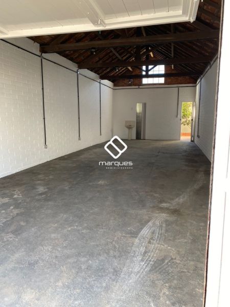 Casa com 3 quartos, 2 banheiros e 160m² à venda no bairro Centro, Pelotas
