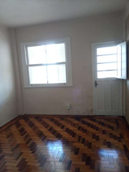 Apartamento com 3 quartos, 2 banheiros e 136m² à venda no bairro Centro, Pelotas