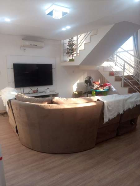 Sobrado com 3 quartos, 3 banheiros e 242m² à venda no bairro Fragata, Pelotas
