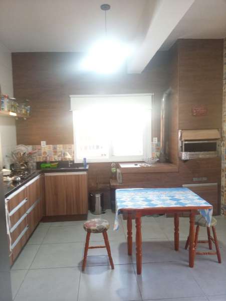 Sobrado com 3 quartos, 3 banheiros e 242m² à venda no bairro Fragata, Pelotas