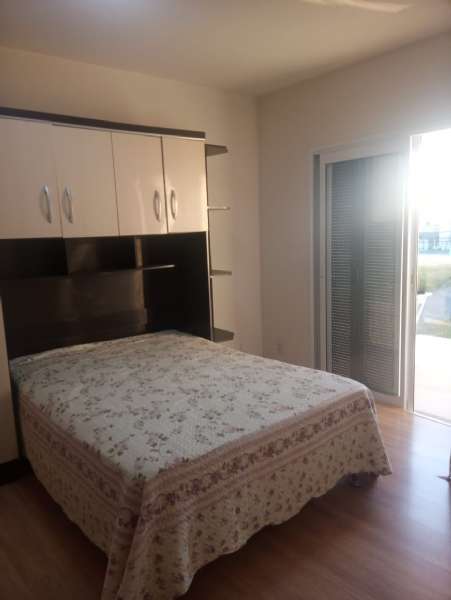Sobrado com 3 quartos, 3 banheiros e 242m² à venda no bairro Fragata, Pelotas