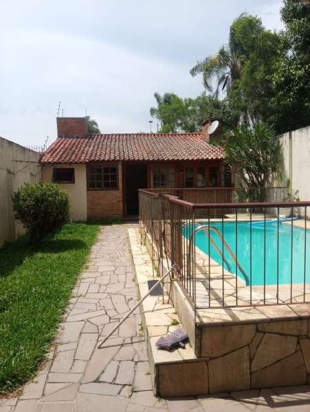 Casa com 5 quartos, 3 banheiros e 170m² à venda no bairro Laranjal, Pelotas