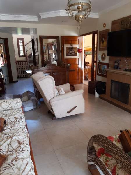 Sobrado com 5 quartos, 6 banheiros e 431m² à venda no bairro Laranjal, Pelotas
