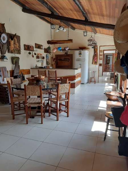 Sobrado com 5 quartos, 6 banheiros e 431m² à venda no bairro Laranjal, Pelotas