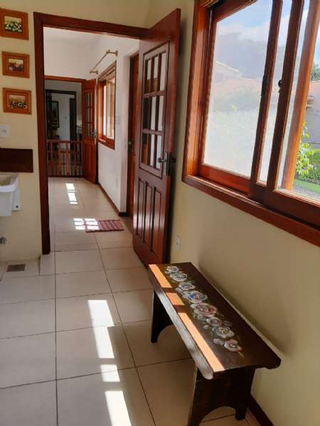Sobrado com 5 quartos, 6 banheiros e 431m² à venda no bairro Laranjal, Pelotas
