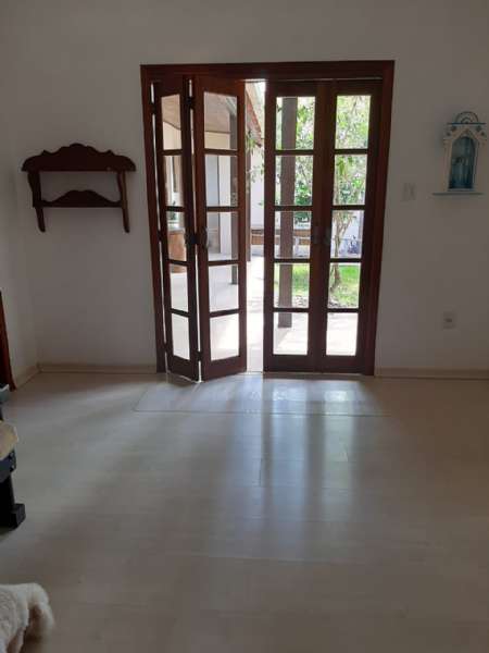 Sobrado com 5 quartos, 6 banheiros e 431m² à venda no bairro Laranjal, Pelotas