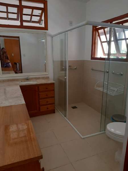 Sobrado com 5 quartos, 6 banheiros e 431m² à venda no bairro Laranjal, Pelotas