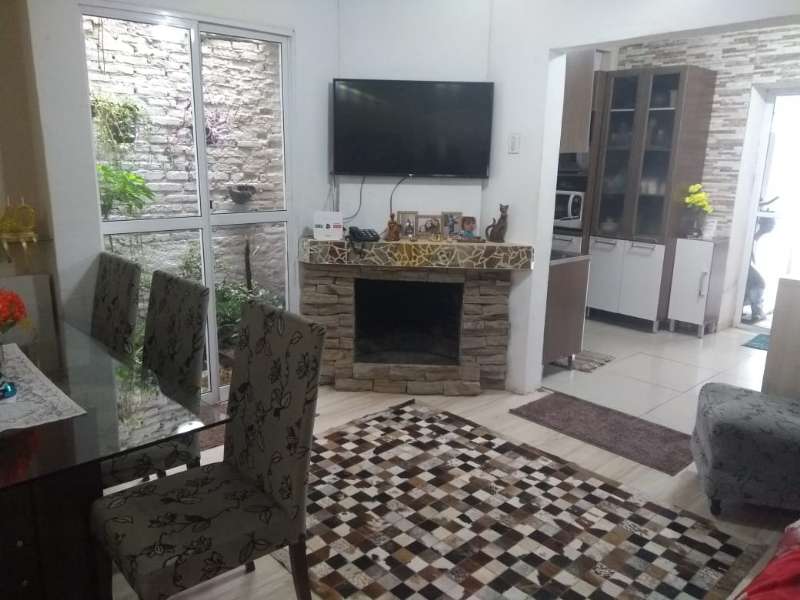 Casa com 3 quartos, 2 banheiros e 145m² à venda no bairro Areal, Pelotas
