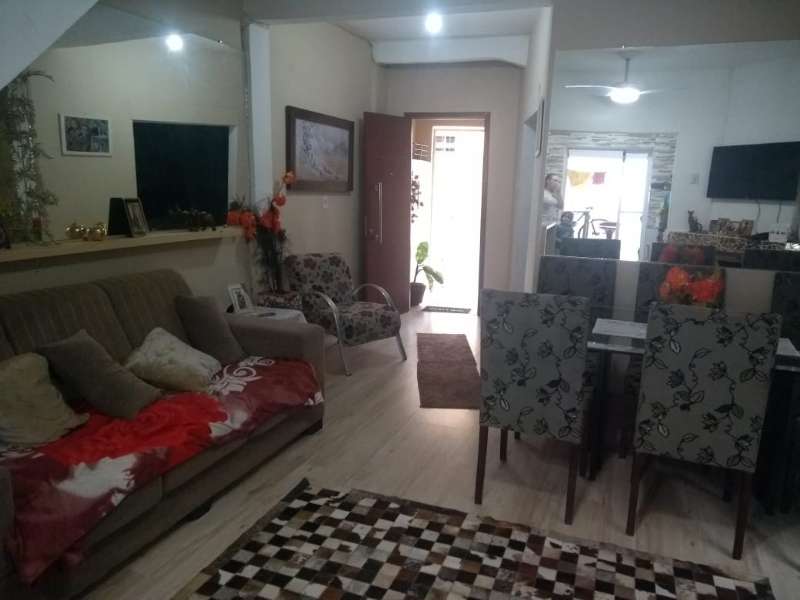 Casa com 3 quartos, 2 banheiros e 145m² à venda no bairro Areal, Pelotas