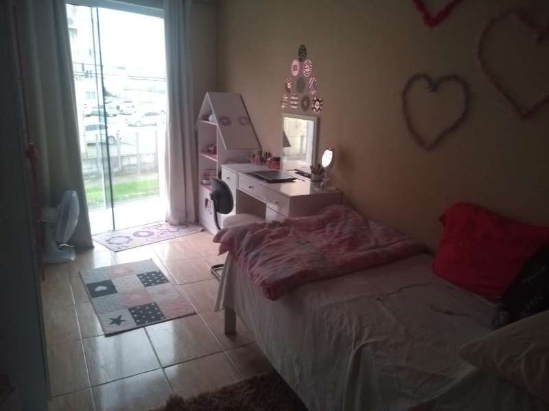 Casa com 3 quartos, 2 banheiros e 145m² à venda no bairro Areal, Pelotas