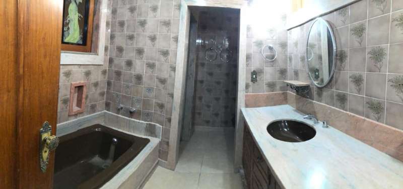 Apartamento com 3 quartos, 3 banheiros e 235m² à venda no bairro Centro, Pelotas