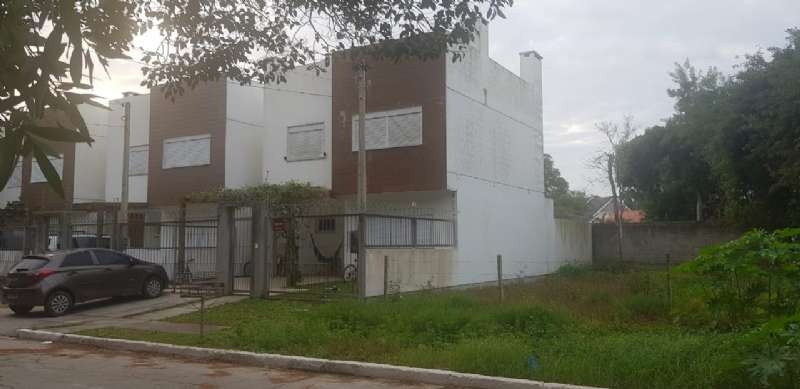 Casa com 3 quartos, 3 banheiros e 129m² à venda no bairro Laranjal, Pelotas