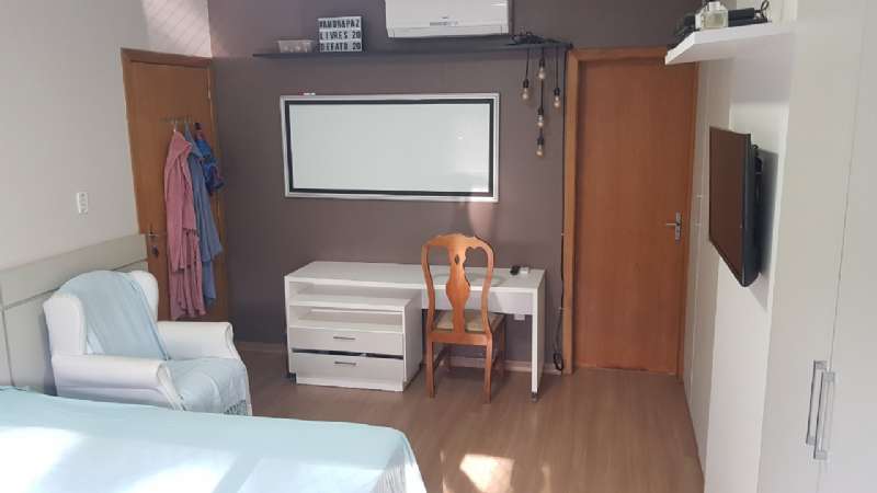 Casa com 3 quartos, 3 banheiros e 129m² à venda no bairro Laranjal, Pelotas