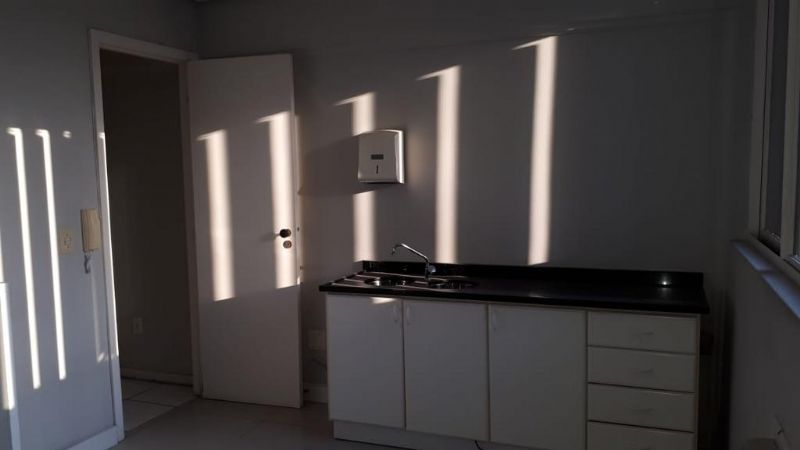 Sala com 1 quarto, 1 banheiro e 57m² à venda no bairro Centro, Pelotas