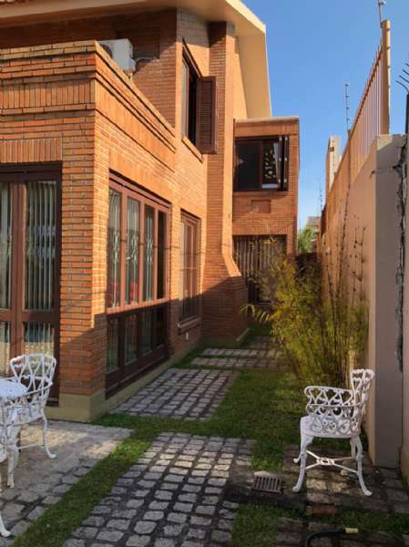 Casa com 3 quartos, 3 banheiros e 296m² à venda no bairro Areal, Pelotas