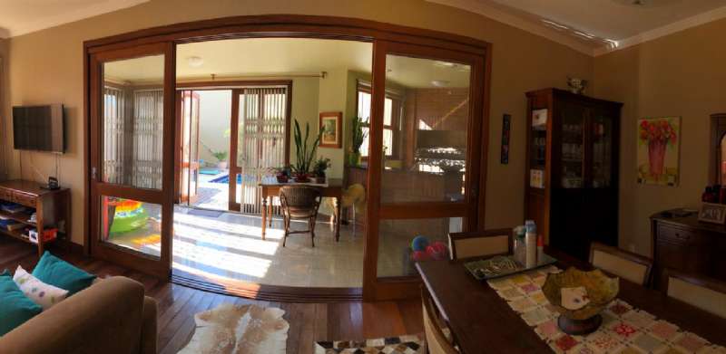 Casa com 3 quartos, 3 banheiros e 296m² à venda no bairro Areal, Pelotas