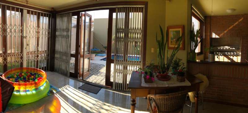 Casa com 3 quartos, 3 banheiros e 296m² à venda no bairro Areal, Pelotas