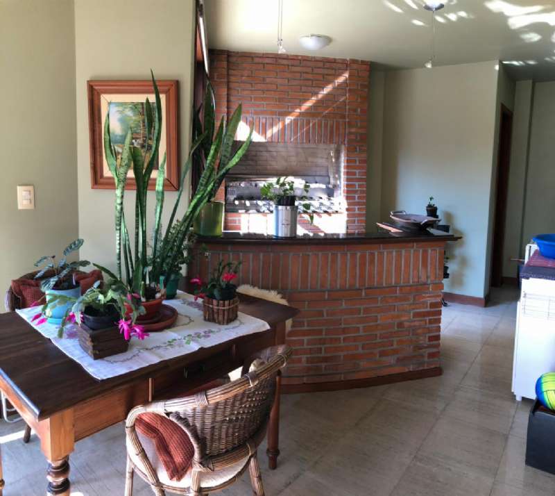 Casa com 3 quartos, 3 banheiros e 296m² à venda no bairro Areal, Pelotas