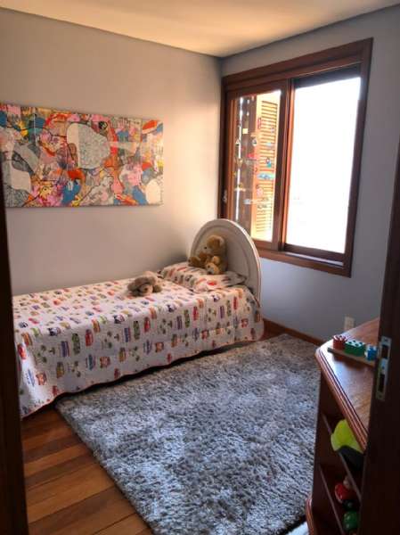 Casa com 3 quartos, 3 banheiros e 296m² à venda no bairro Areal, Pelotas