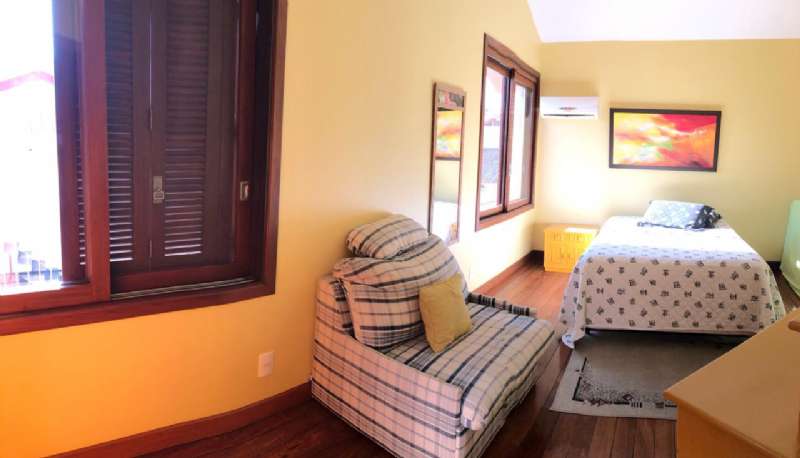 Casa com 3 quartos, 3 banheiros e 296m² à venda no bairro Areal, Pelotas