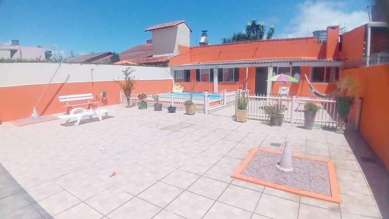 Casa com 2 quartos, 2 banheiros e 147m² à venda no bairro Laranjal, Pelotas