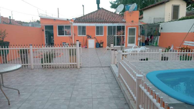 Casa com 2 quartos, 2 banheiros e 147m² à venda no bairro Laranjal, Pelotas