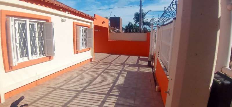 Casa com 2 quartos, 2 banheiros e 147m² à venda no bairro Laranjal, Pelotas