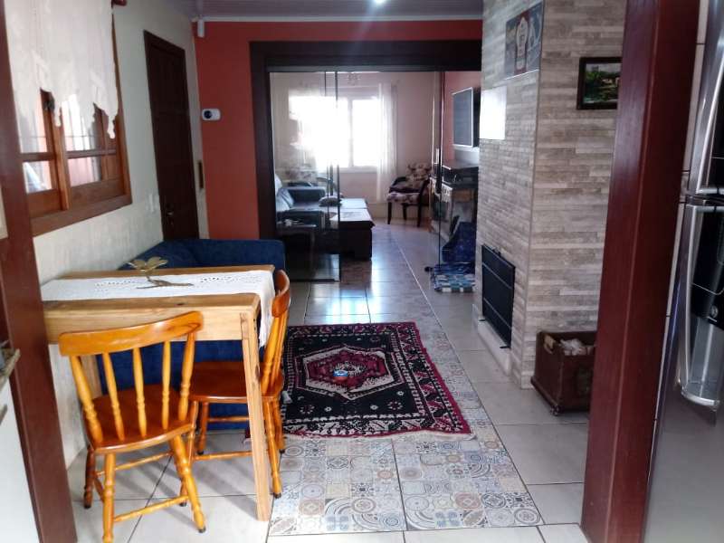 Casa com 2 quartos, 2 banheiros e 147m² à venda no bairro Laranjal, Pelotas