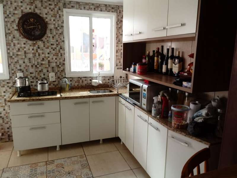 Casa com 2 quartos, 2 banheiros e 147m² à venda no bairro Laranjal, Pelotas