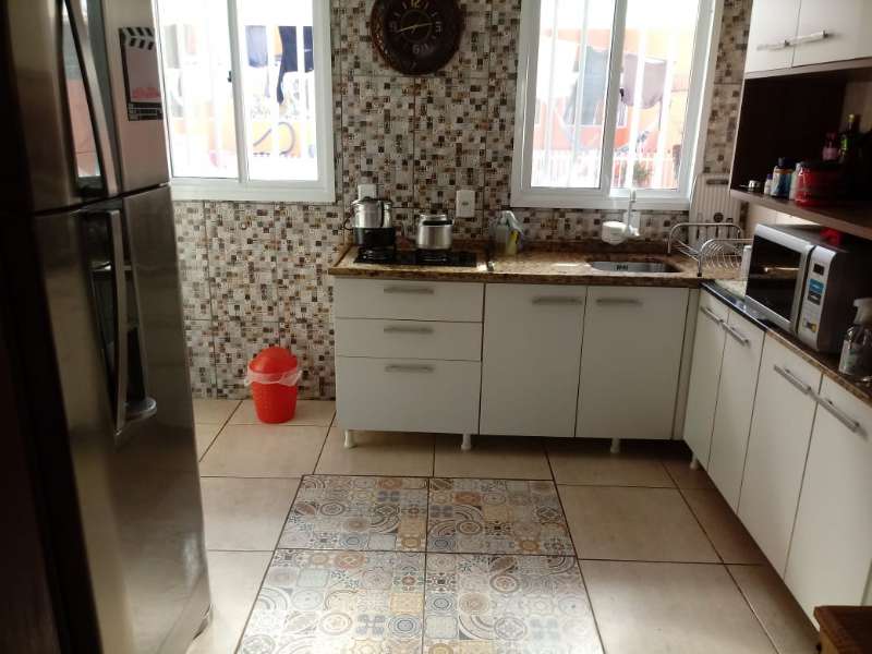 Casa com 2 quartos, 2 banheiros e 147m² à venda no bairro Laranjal, Pelotas
