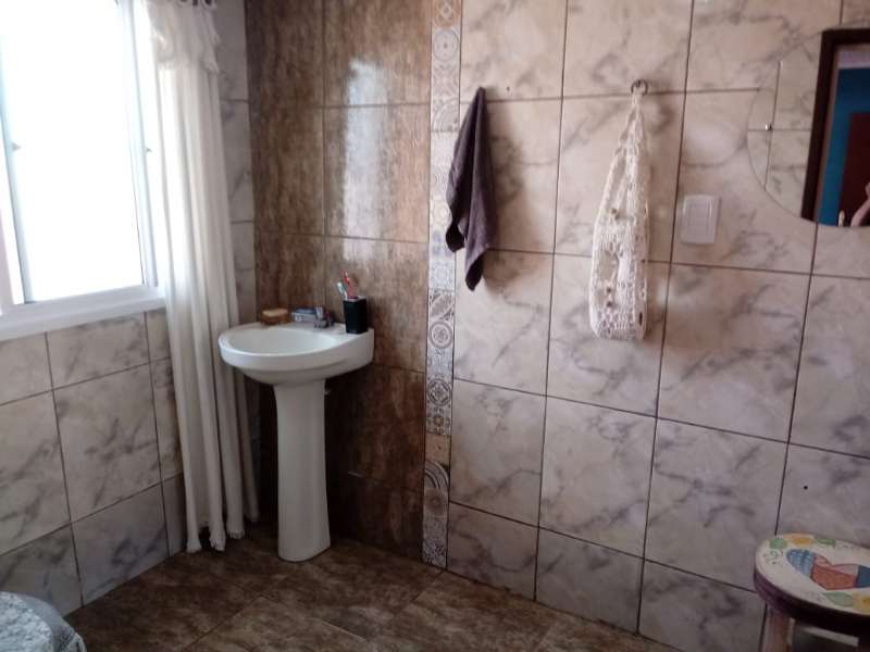 Casa com 2 quartos, 2 banheiros e 147m² à venda no bairro Laranjal, Pelotas
