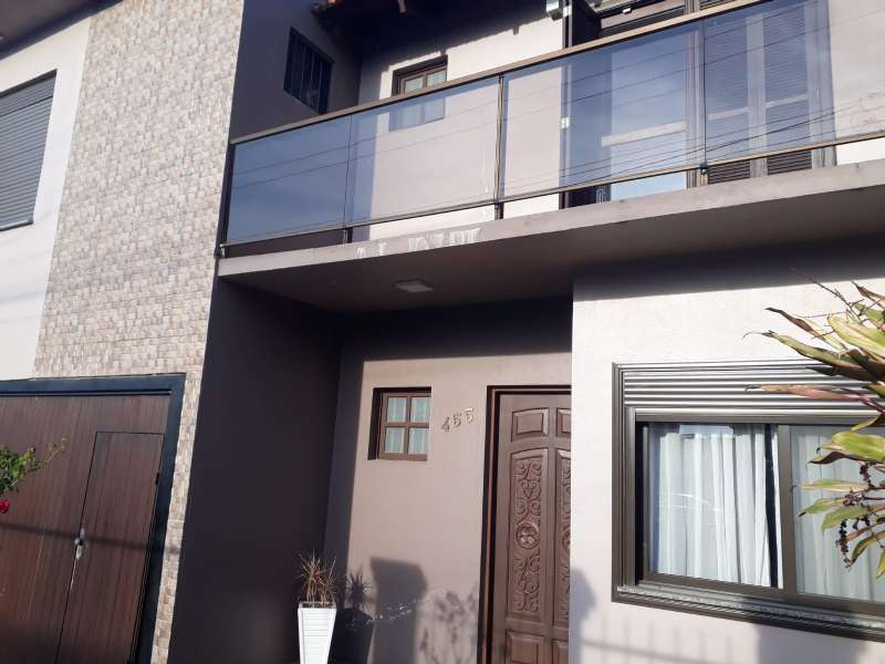 Casa com 4 quartos, 3 banheiros e 256m² à venda no bairro Areal, Pelotas