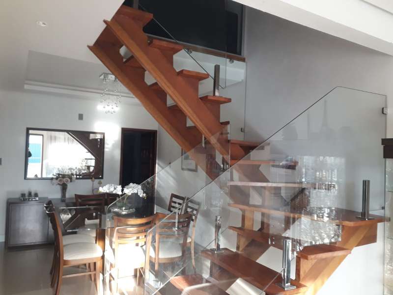 Casa com 4 quartos, 3 banheiros e 256m² à venda no bairro Areal, Pelotas