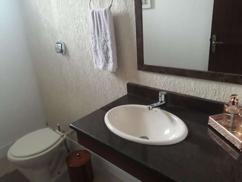 Casa com 4 quartos, 3 banheiros e 256m² à venda no bairro Areal, Pelotas