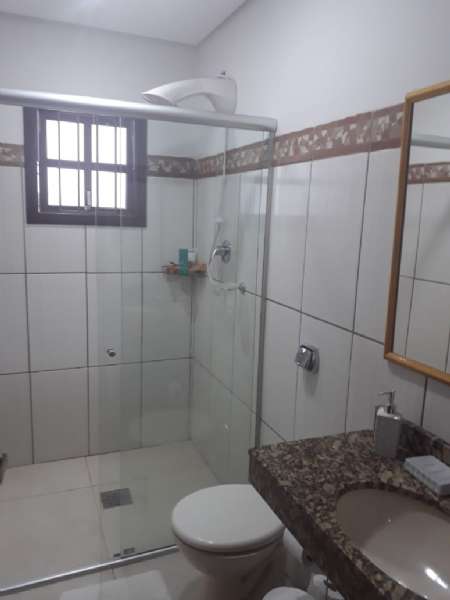Casa com 4 quartos, 3 banheiros e 256m² à venda no bairro Areal, Pelotas