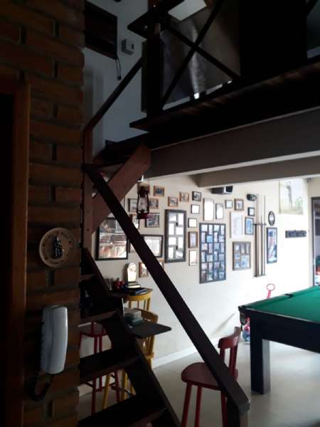 Casa com 4 quartos, 3 banheiros e 256m² à venda no bairro Areal, Pelotas