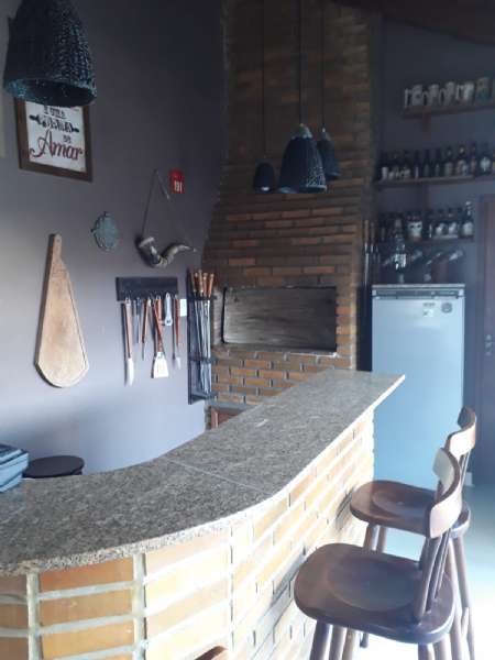 Casa com 4 quartos, 3 banheiros e 256m² à venda no bairro Areal, Pelotas