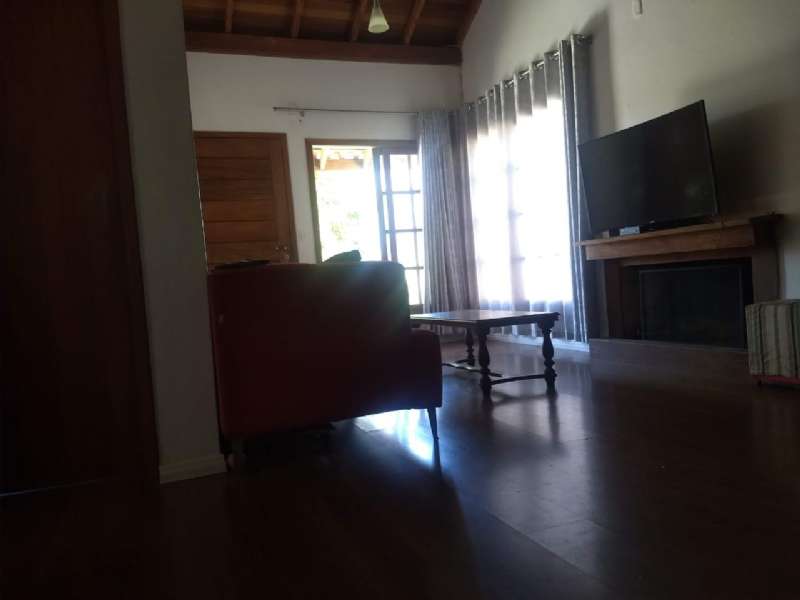 Casa com 3 quartos, 2 banheiros e 160m² à venda no bairro Recanto de Portugal, Pelotas