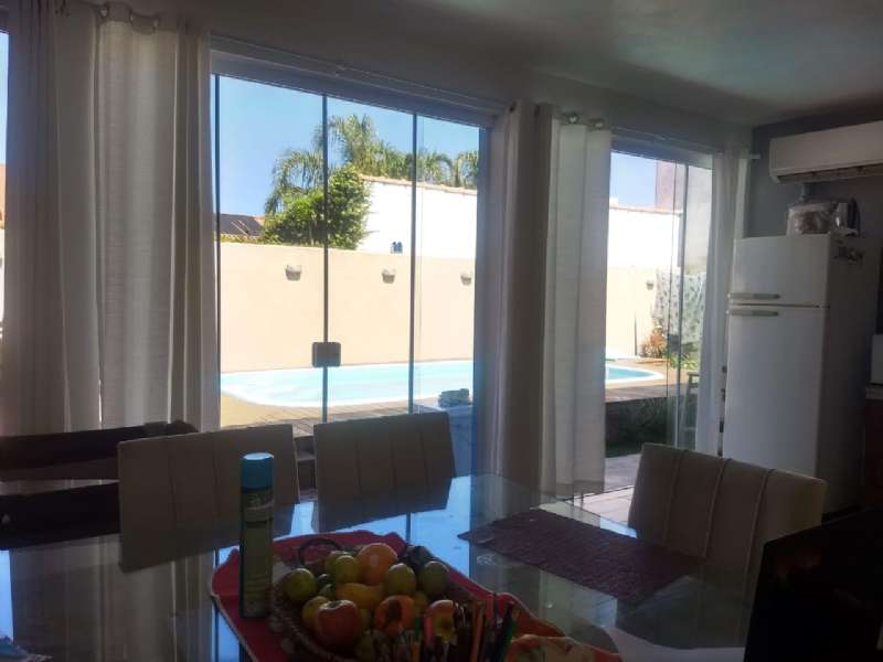 Casa com 3 quartos, 2 banheiros e 160m² à venda no bairro Recanto de Portugal, Pelotas