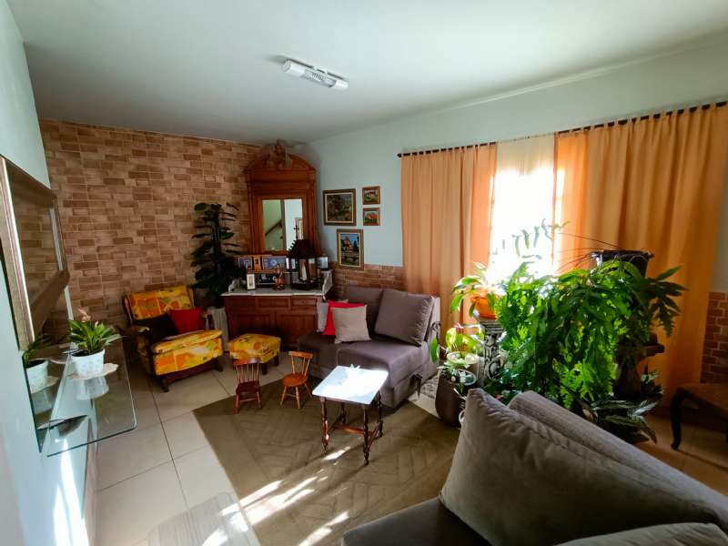 Casa com 4 quartos, 5 banheiros e 254m² à venda no bairro Centro, Pelotas